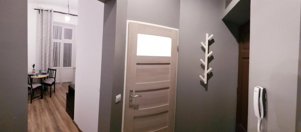 Apartamenty Rowna キェルツェ エクステリア 写真